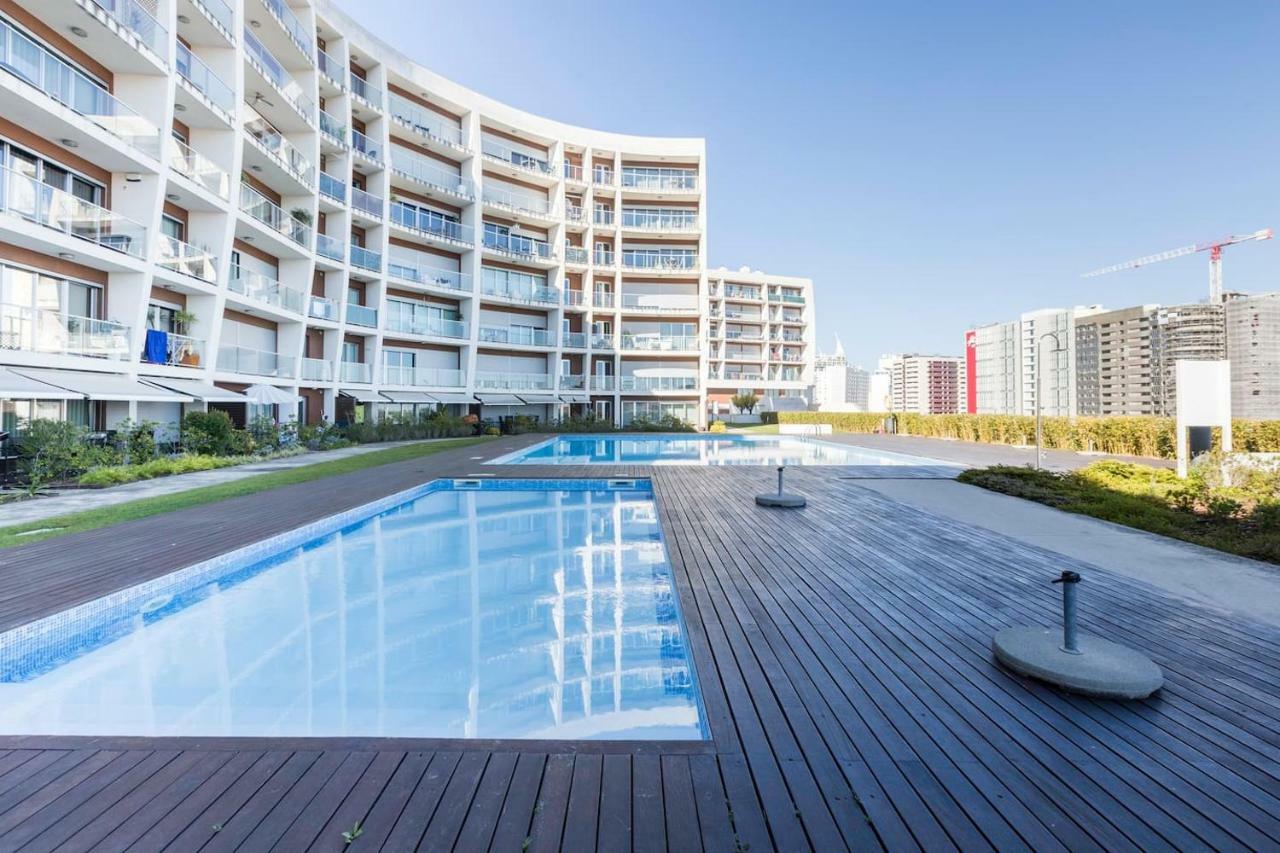 Amazing Flat - Pool And Parking Apartment Lisbon Bagian luar foto