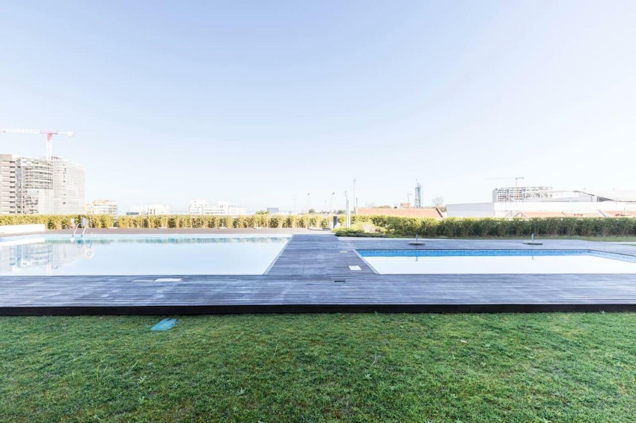 Amazing Flat - Pool And Parking Apartment Lisbon Bagian luar foto